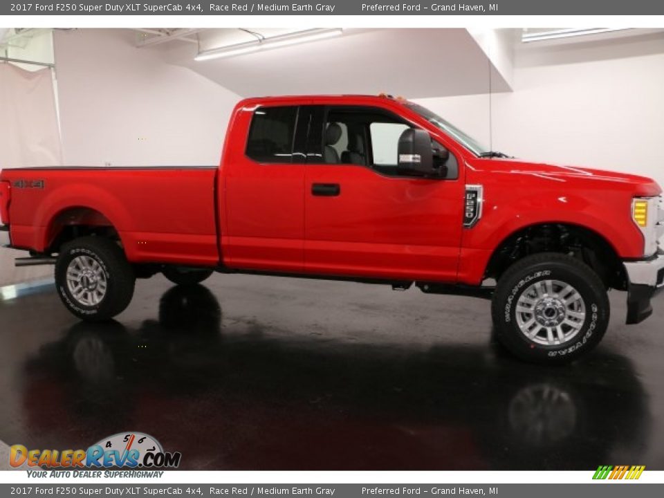 2017 Ford F250 Super Duty XLT SuperCab 4x4 Race Red / Medium Earth Gray Photo #1