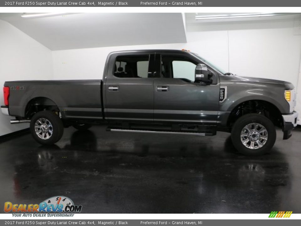 2017 Ford F250 Super Duty Lariat Crew Cab 4x4 Magnetic / Black Photo #1