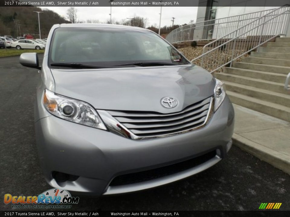 2017 Toyota Sienna LE AWD Silver Sky Metallic / Ash Photo #4