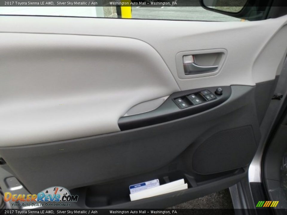 2017 Toyota Sienna LE AWD Silver Sky Metallic / Ash Photo #13