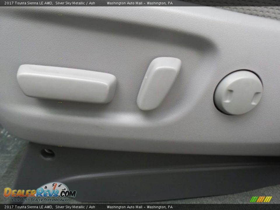 2017 Toyota Sienna LE AWD Silver Sky Metallic / Ash Photo #15