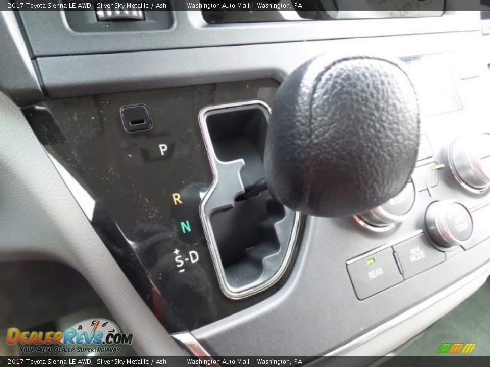 2017 Toyota Sienna LE AWD Shifter Photo #29