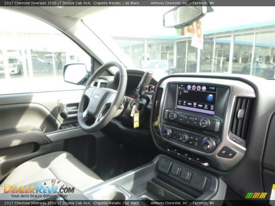 2017 Chevrolet Silverado 1500 LT Double Cab 4x4 Graphite Metallic / Jet Black Photo #4