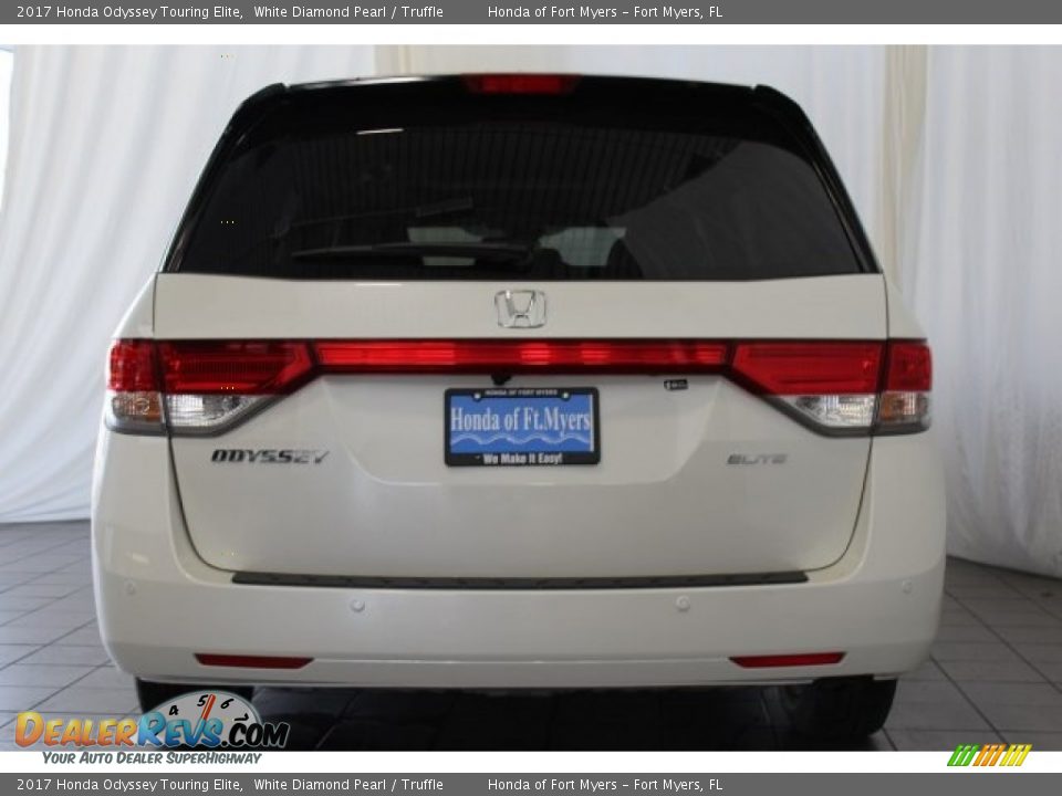 2017 Honda Odyssey Touring Elite White Diamond Pearl / Truffle Photo #6
