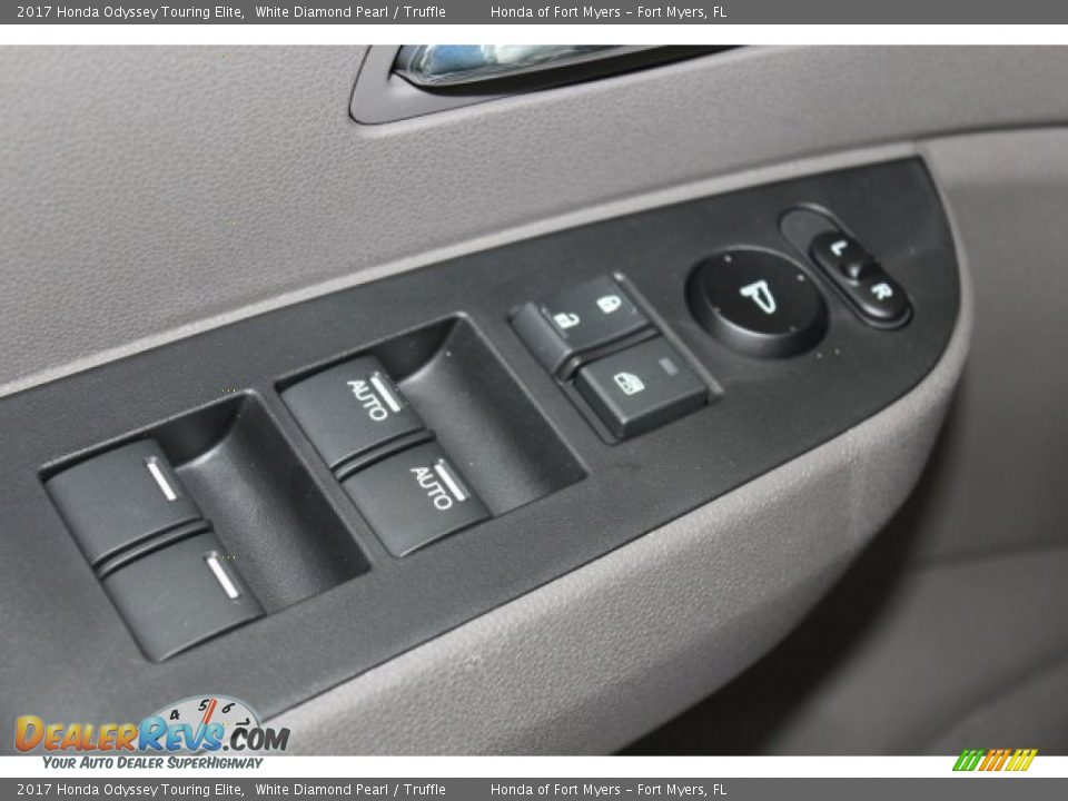 2017 Honda Odyssey Touring Elite White Diamond Pearl / Truffle Photo #8
