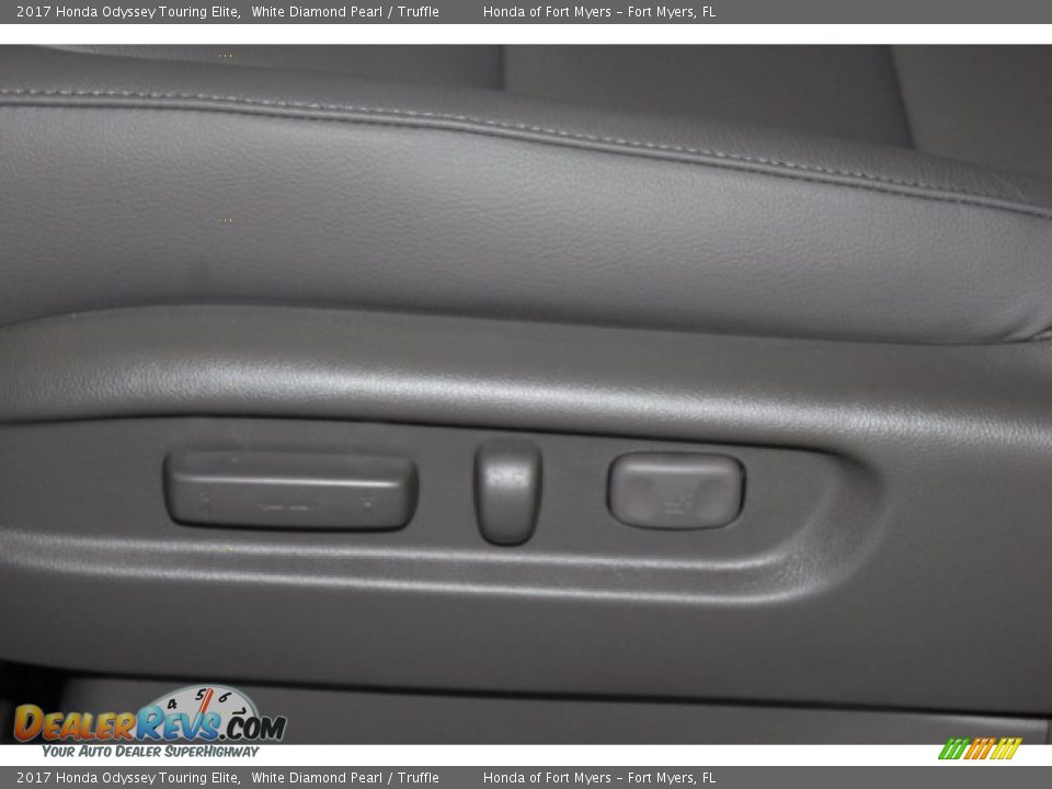 2017 Honda Odyssey Touring Elite White Diamond Pearl / Truffle Photo #11