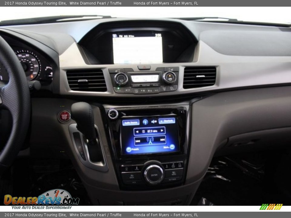 Controls of 2017 Honda Odyssey Touring Elite Photo #18