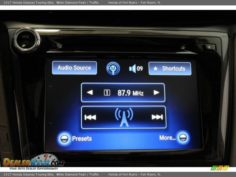 2017 Honda Odyssey Touring Elite White Diamond Pearl / Truffle Photo #22