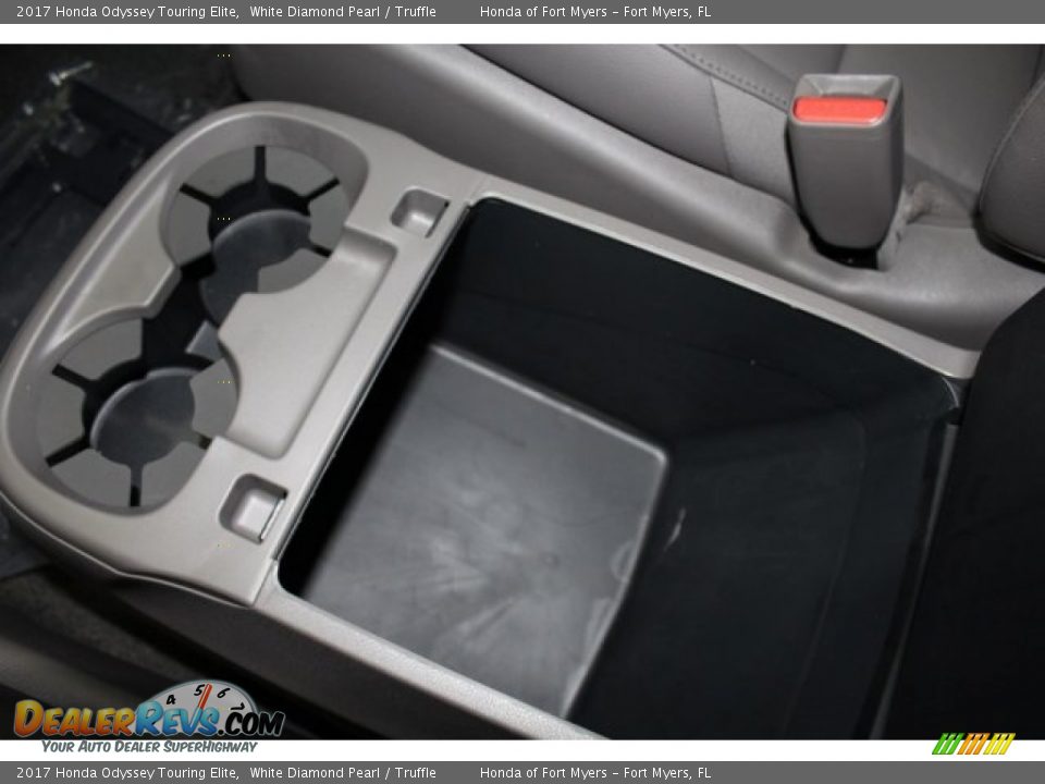 2017 Honda Odyssey Touring Elite White Diamond Pearl / Truffle Photo #26