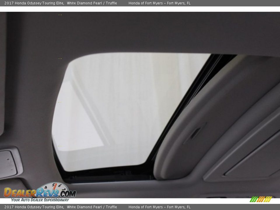 2017 Honda Odyssey Touring Elite White Diamond Pearl / Truffle Photo #28