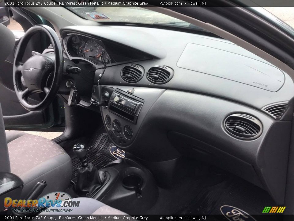 2001 Ford Focus ZX3 Coupe Rainforest Green Metallic / Medium Graphite Grey Photo #13