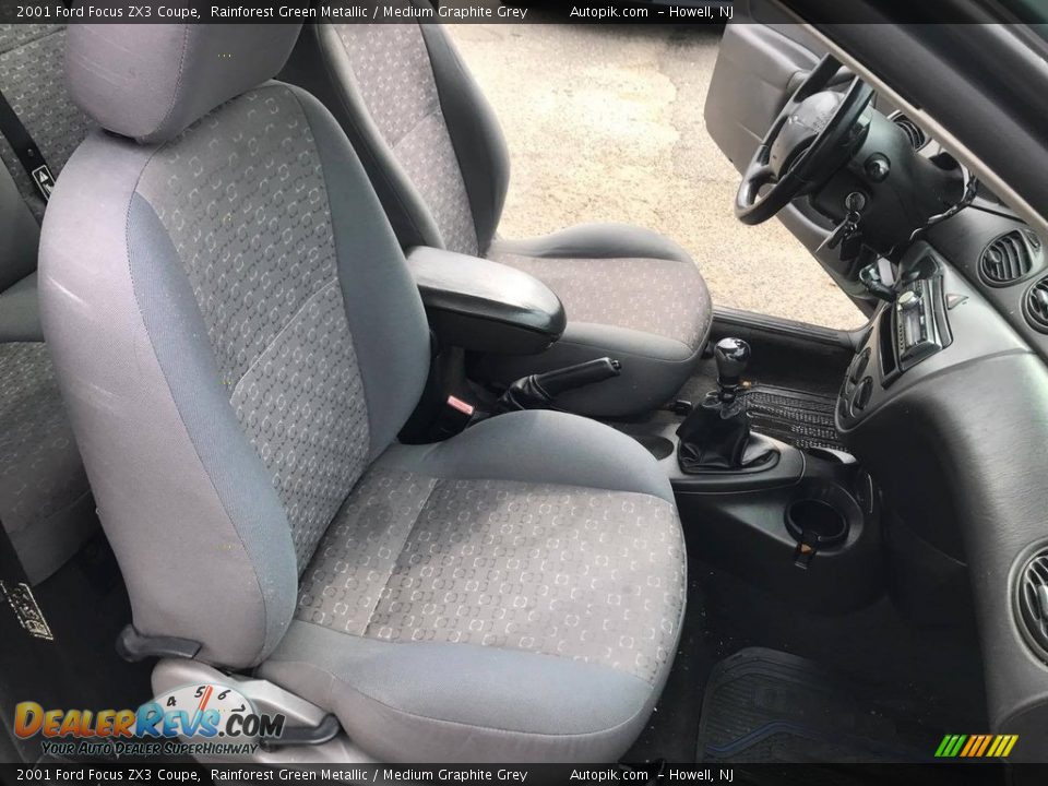 Front Seat of 2001 Ford Focus ZX3 Coupe Photo #15
