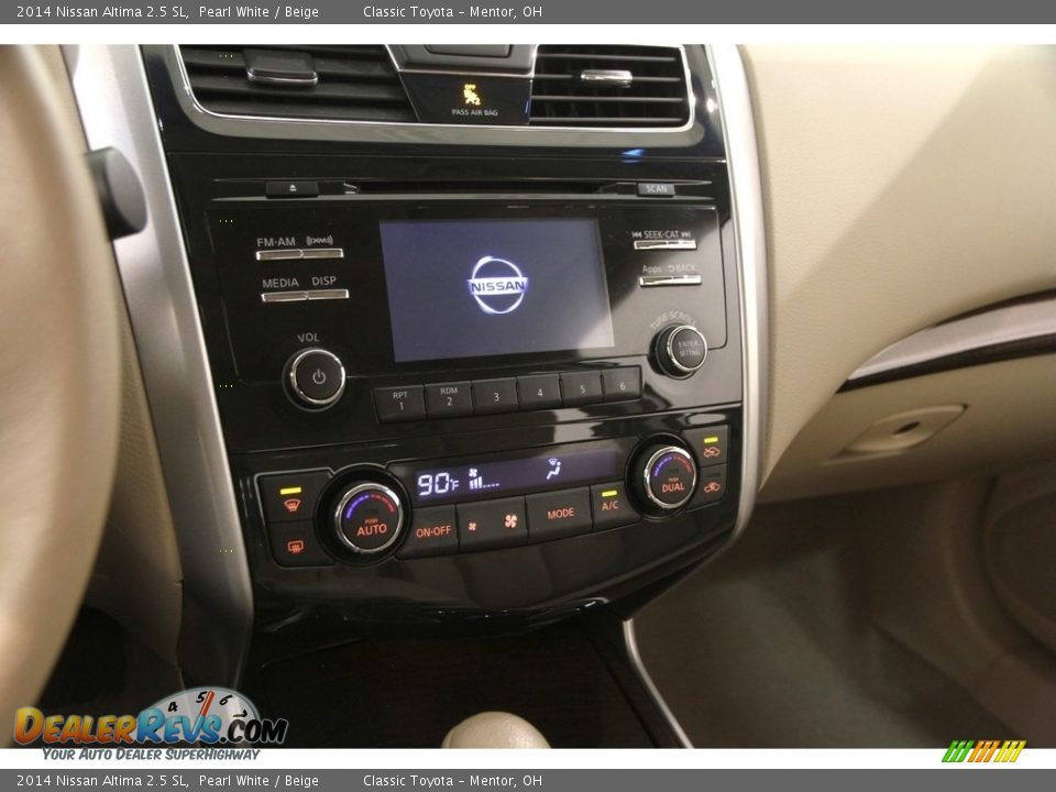 Controls of 2014 Nissan Altima 2.5 SL Photo #9