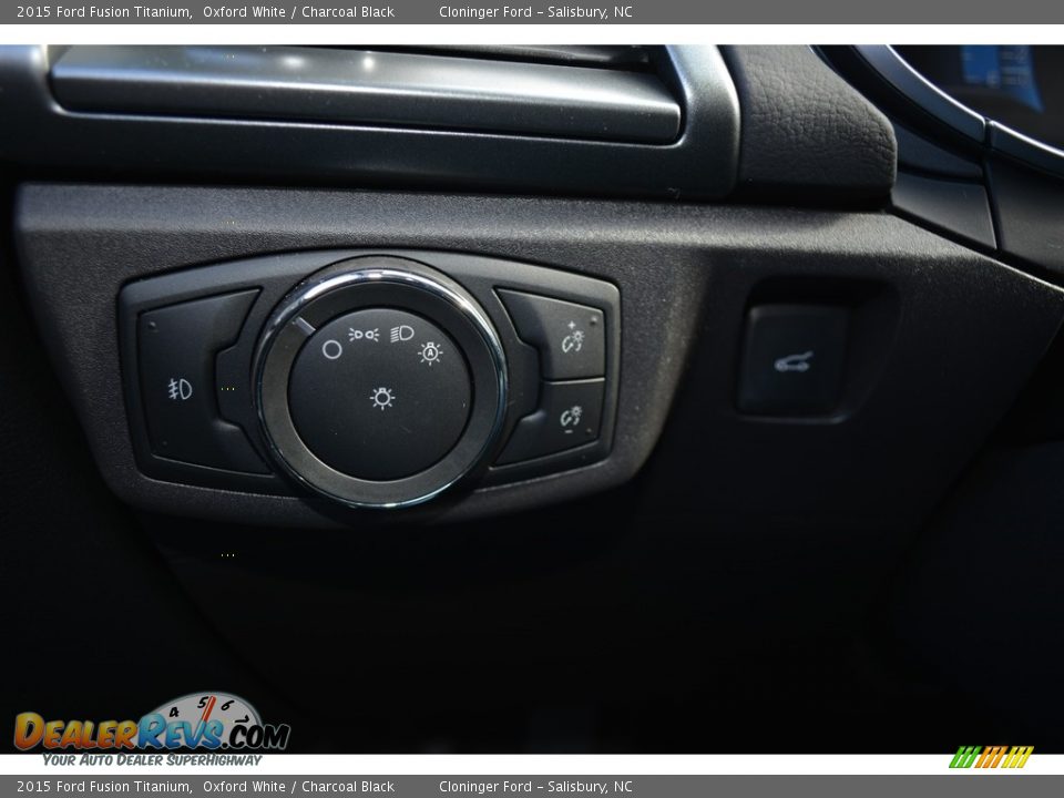 2015 Ford Fusion Titanium Oxford White / Charcoal Black Photo #24