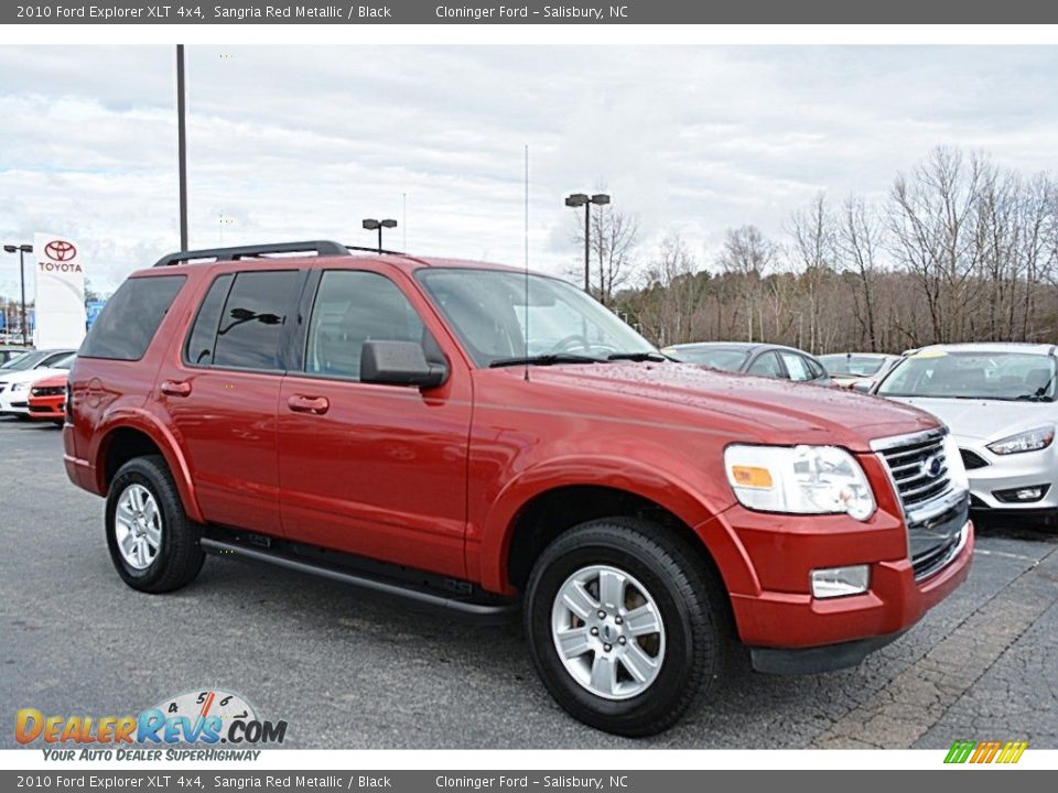 Front 3/4 View of 2010 Ford Explorer XLT 4x4 Photo #1