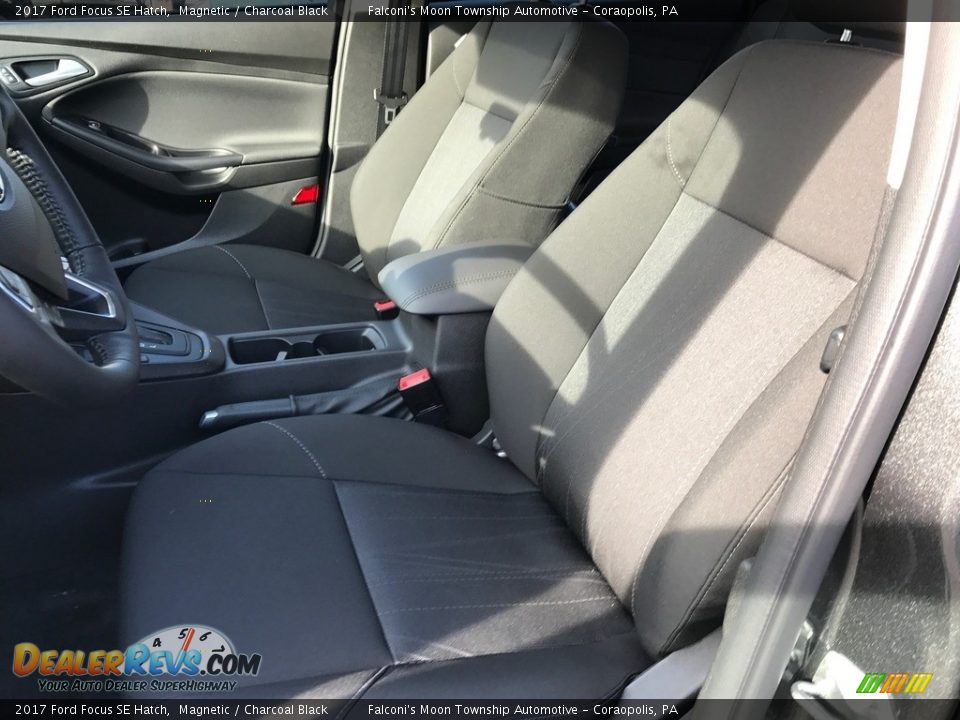 2017 Ford Focus SE Hatch Magnetic / Charcoal Black Photo #9