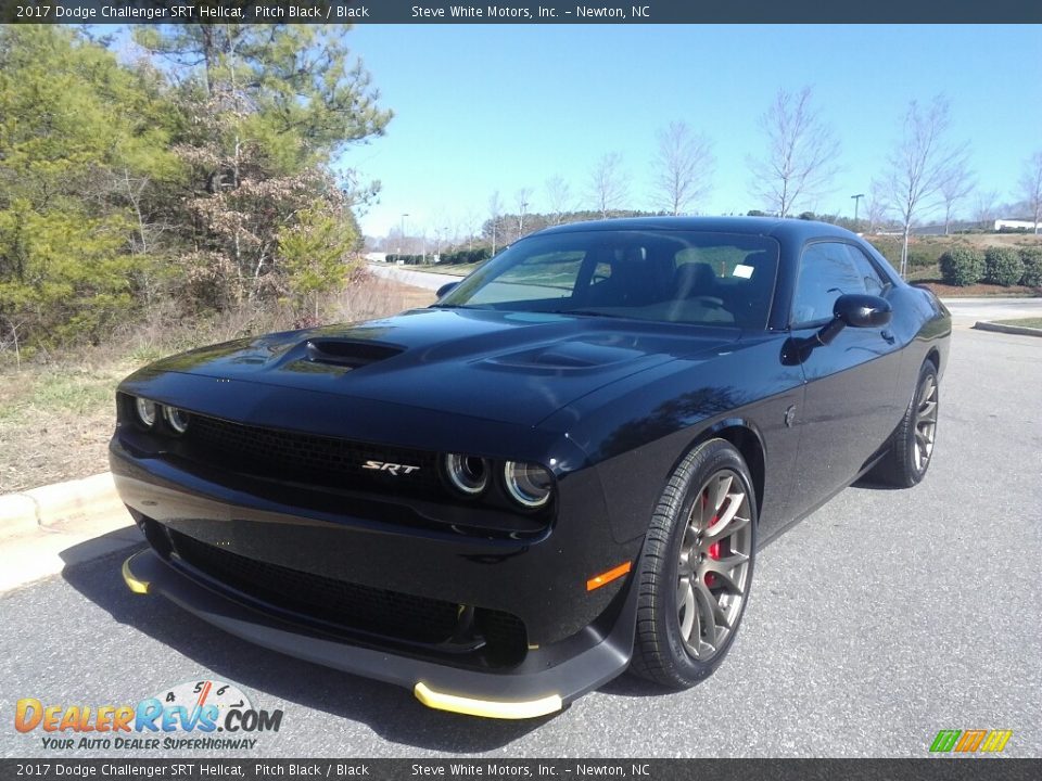 Front 3/4 View of 2017 Dodge Challenger SRT Hellcat Photo #2