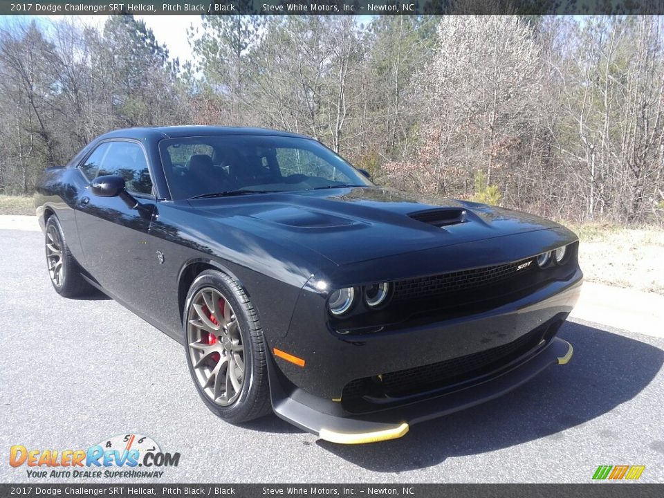 Pitch Black 2017 Dodge Challenger SRT Hellcat Photo #4