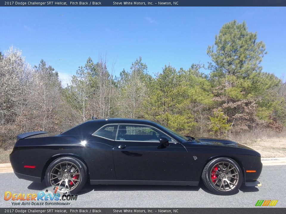 Pitch Black 2017 Dodge Challenger SRT Hellcat Photo #5
