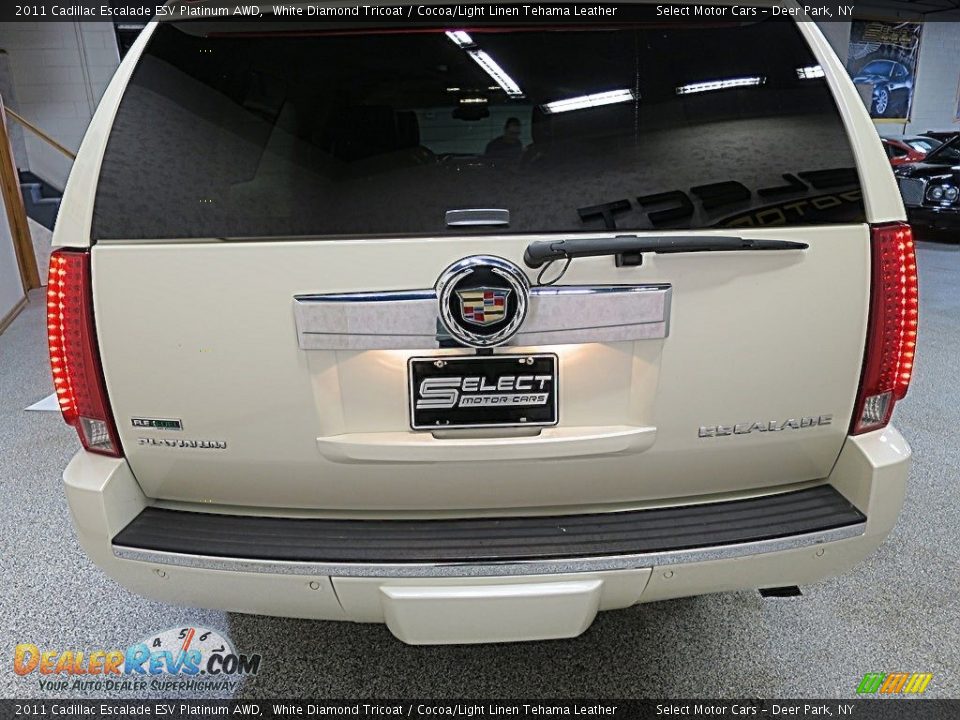2011 Cadillac Escalade ESV Platinum AWD White Diamond Tricoat / Cocoa/Light Linen Tehama Leather Photo #6