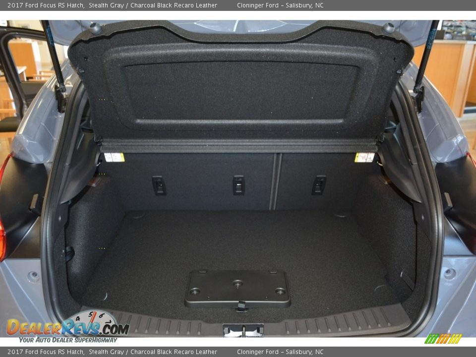 2017 Ford Focus RS Hatch Trunk Photo #10
