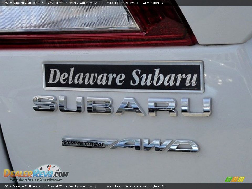 2016 Subaru Outback 2.5i Crystal White Pearl / Warm Ivory Photo #31