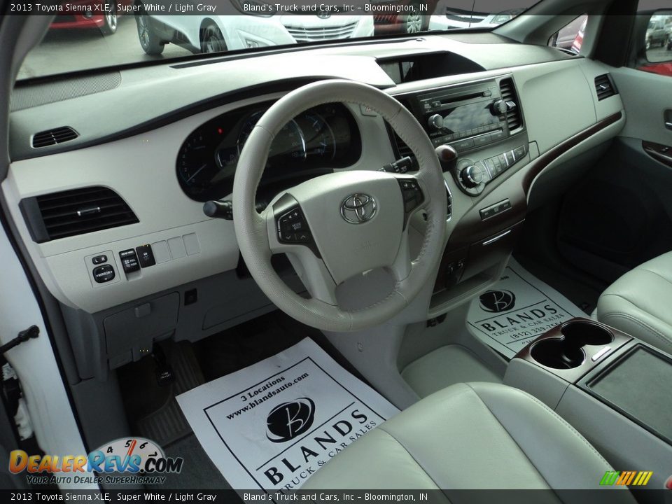 2013 Toyota Sienna XLE Super White / Light Gray Photo #6