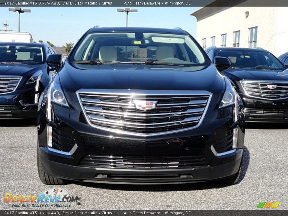 2017 Cadillac XT5 Luxury AWD Stellar Black Metallic / Cirrus Photo #2