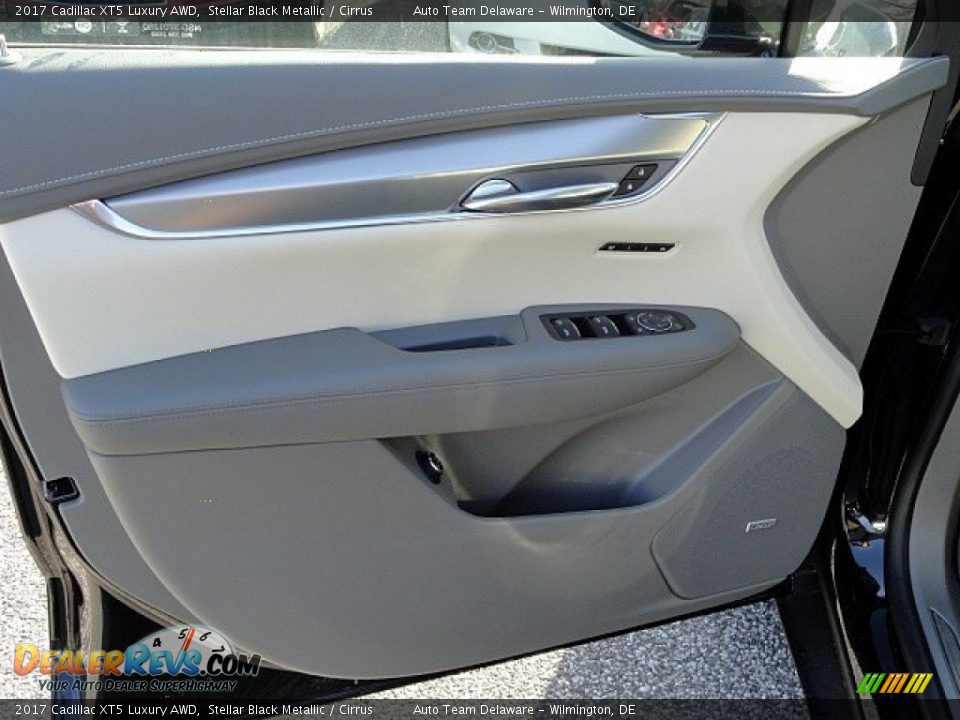 2017 Cadillac XT5 Luxury AWD Stellar Black Metallic / Cirrus Photo #11