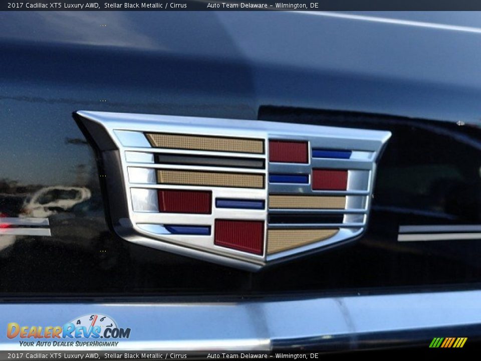 2017 Cadillac XT5 Luxury AWD Stellar Black Metallic / Cirrus Photo #28