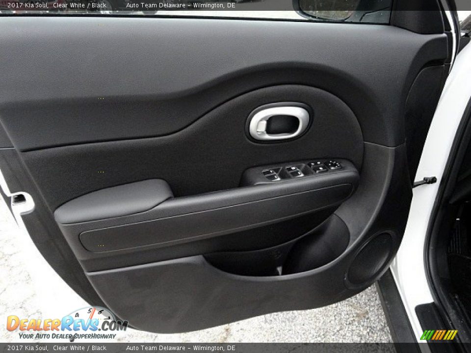2017 Kia Soul Clear White / Black Photo #11