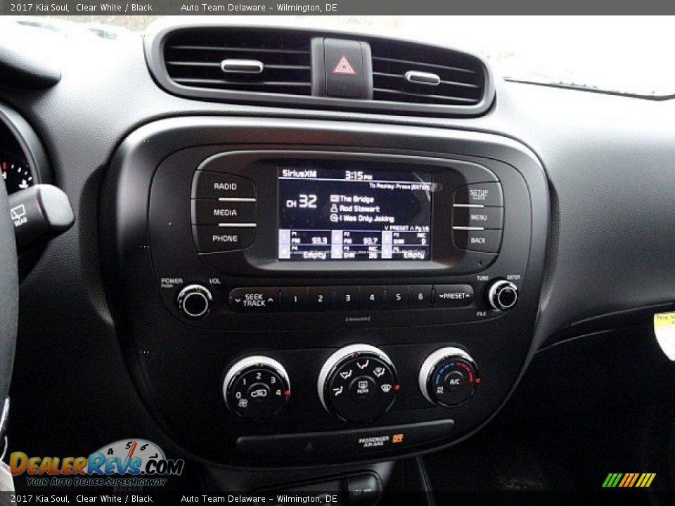 2017 Kia Soul Clear White / Black Photo #15