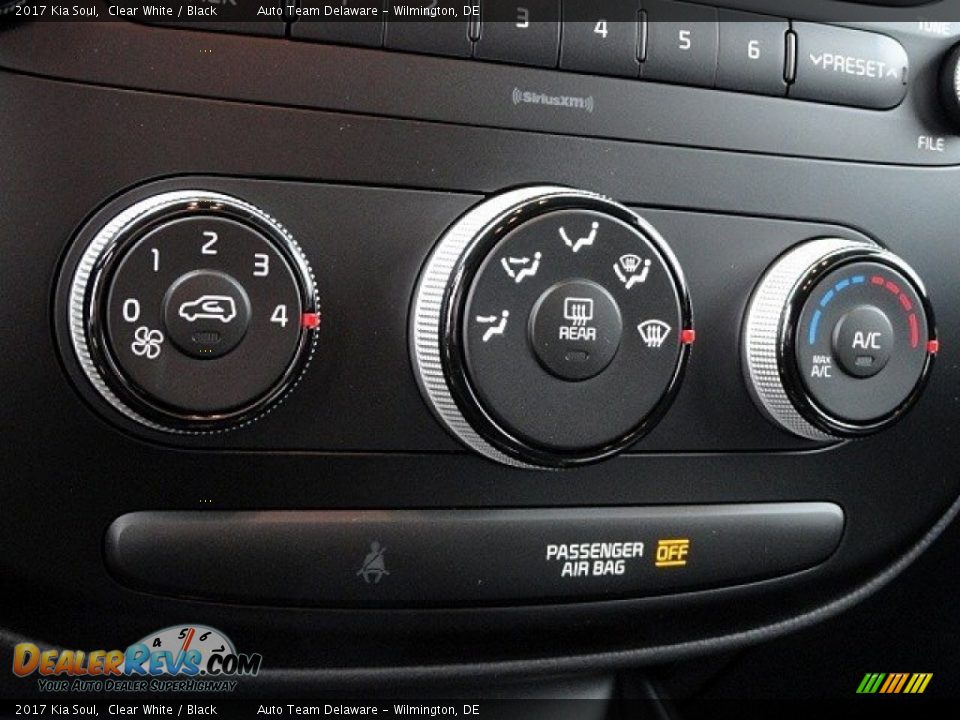 Controls of 2017 Kia Soul  Photo #16