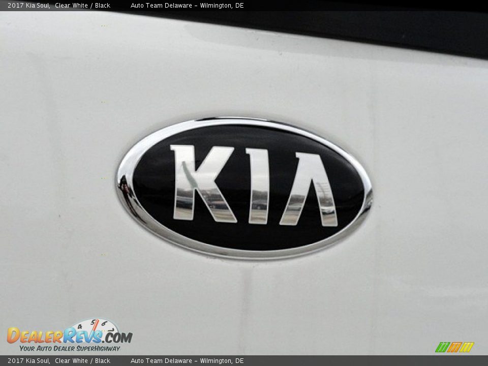 2017 Kia Soul Clear White / Black Photo #24