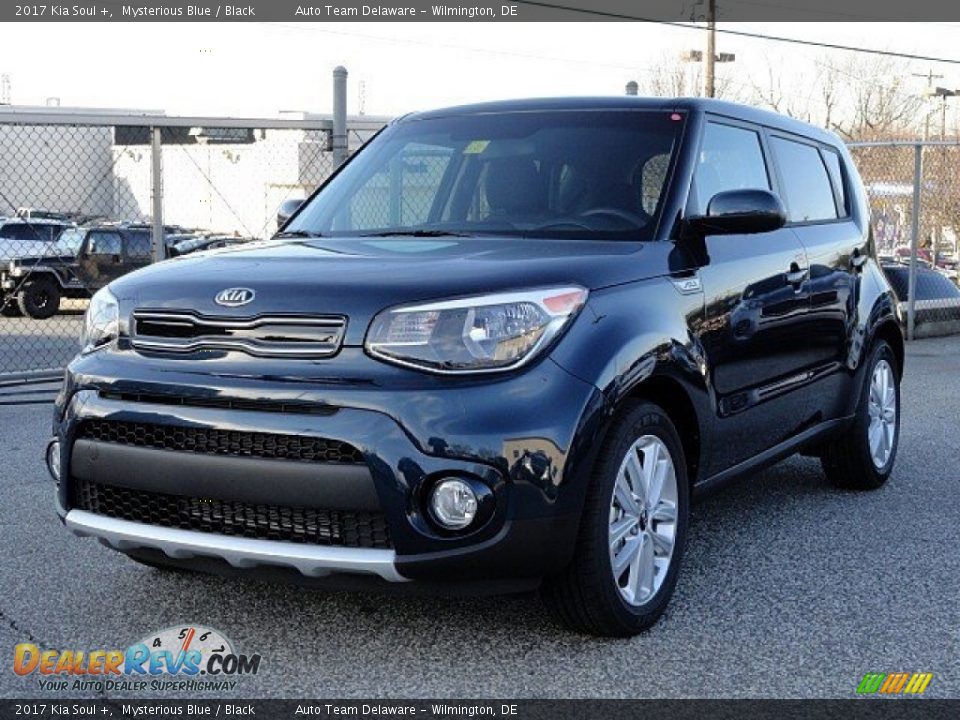 Front 3/4 View of 2017 Kia Soul + Photo #3