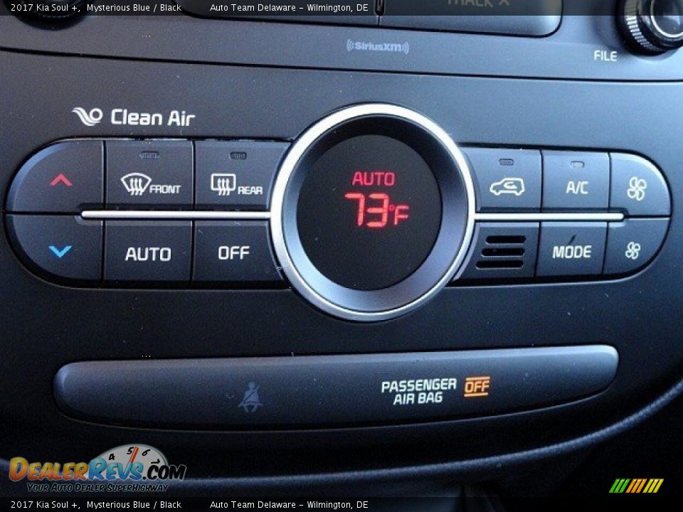 Controls of 2017 Kia Soul + Photo #16