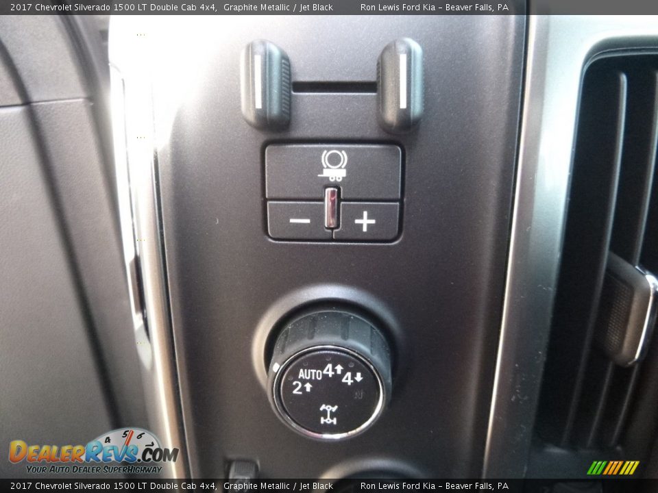2017 Chevrolet Silverado 1500 LT Double Cab 4x4 Graphite Metallic / Jet Black Photo #15