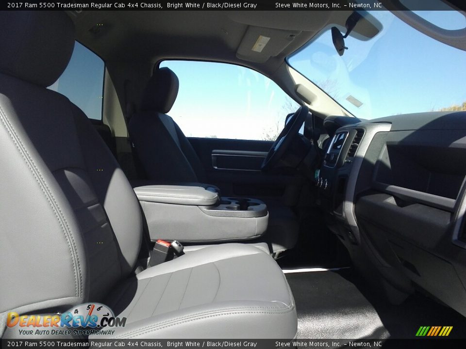 2017 Ram 5500 Tradesman Regular Cab 4x4 Chassis Bright White / Black/Diesel Gray Photo #11