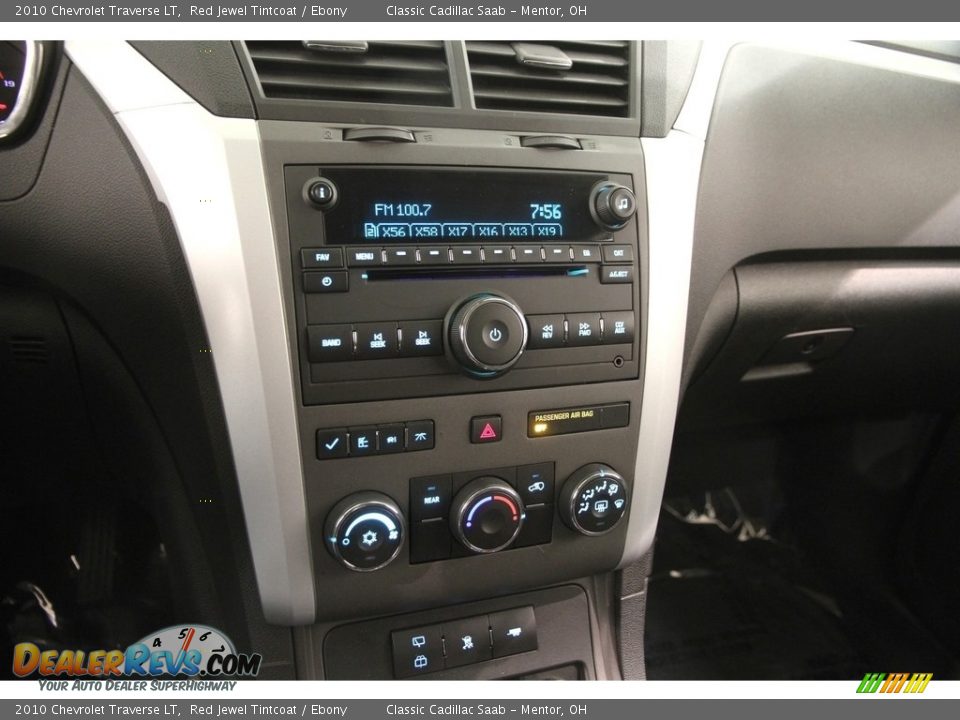 Controls of 2010 Chevrolet Traverse LT Photo #9