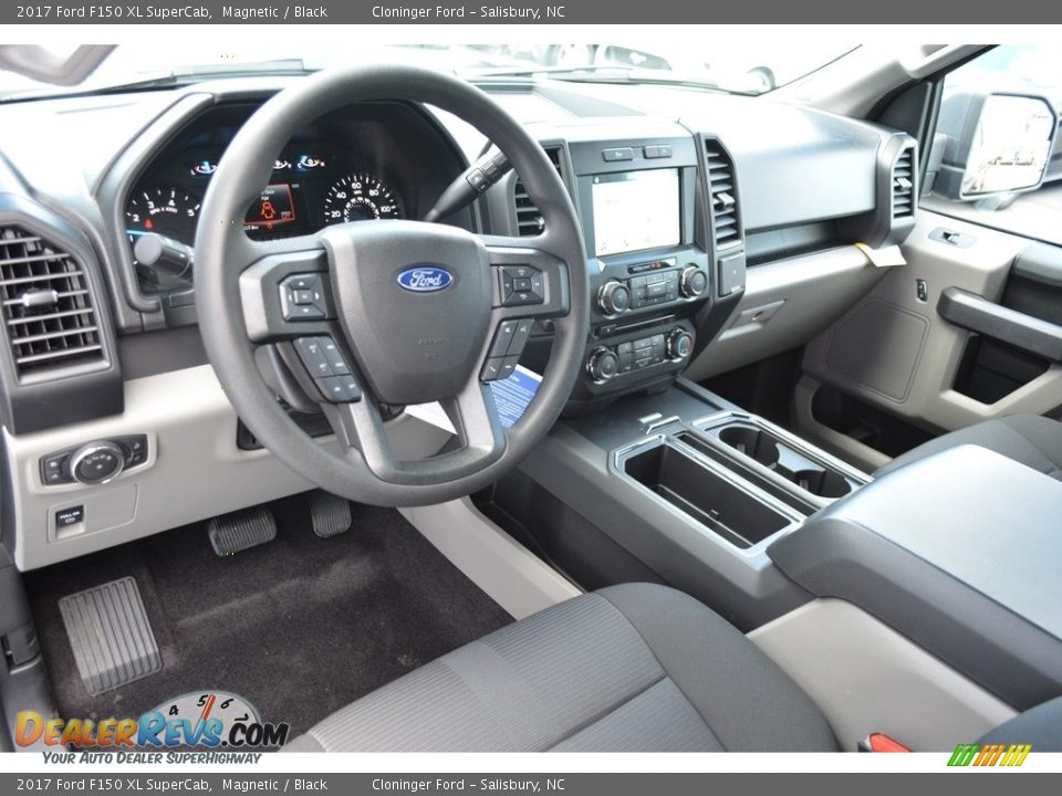 Black Interior - 2017 Ford F150 XL SuperCab Photo #9