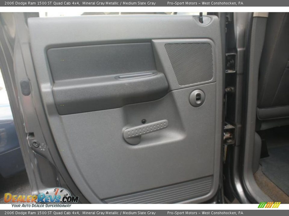 2006 Dodge Ram 1500 ST Quad Cab 4x4 Mineral Gray Metallic / Medium Slate Gray Photo #21
