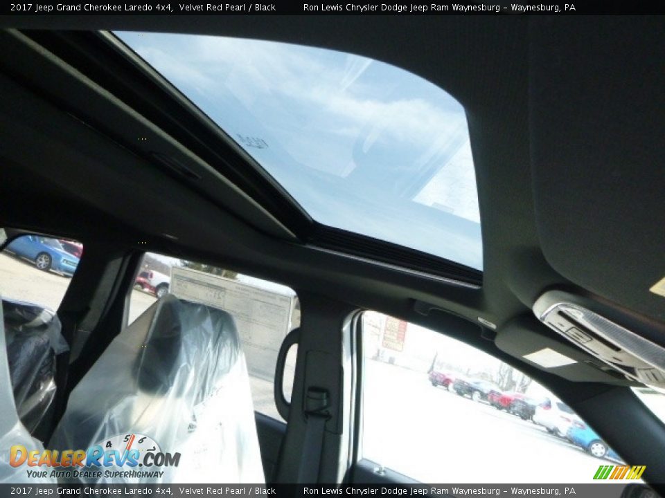 2017 Jeep Grand Cherokee Laredo 4x4 Velvet Red Pearl / Black Photo #11