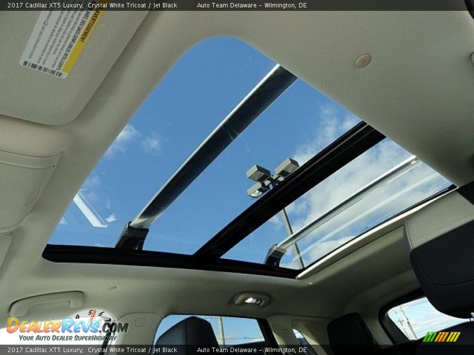 2017 Cadillac XT5 Luxury Crystal White Tricoat / Jet Black Photo #14