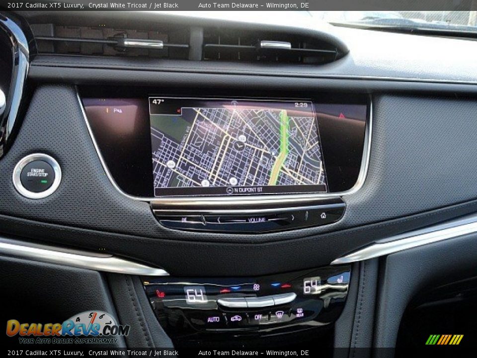 2017 Cadillac XT5 Luxury Crystal White Tricoat / Jet Black Photo #17