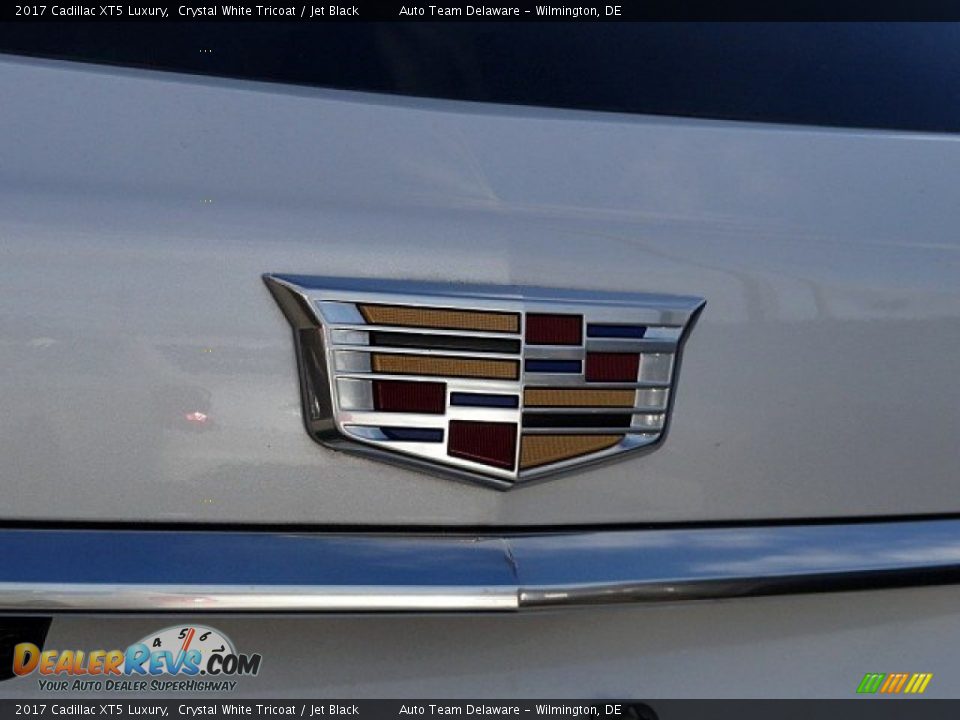 2017 Cadillac XT5 Luxury Crystal White Tricoat / Jet Black Photo #30