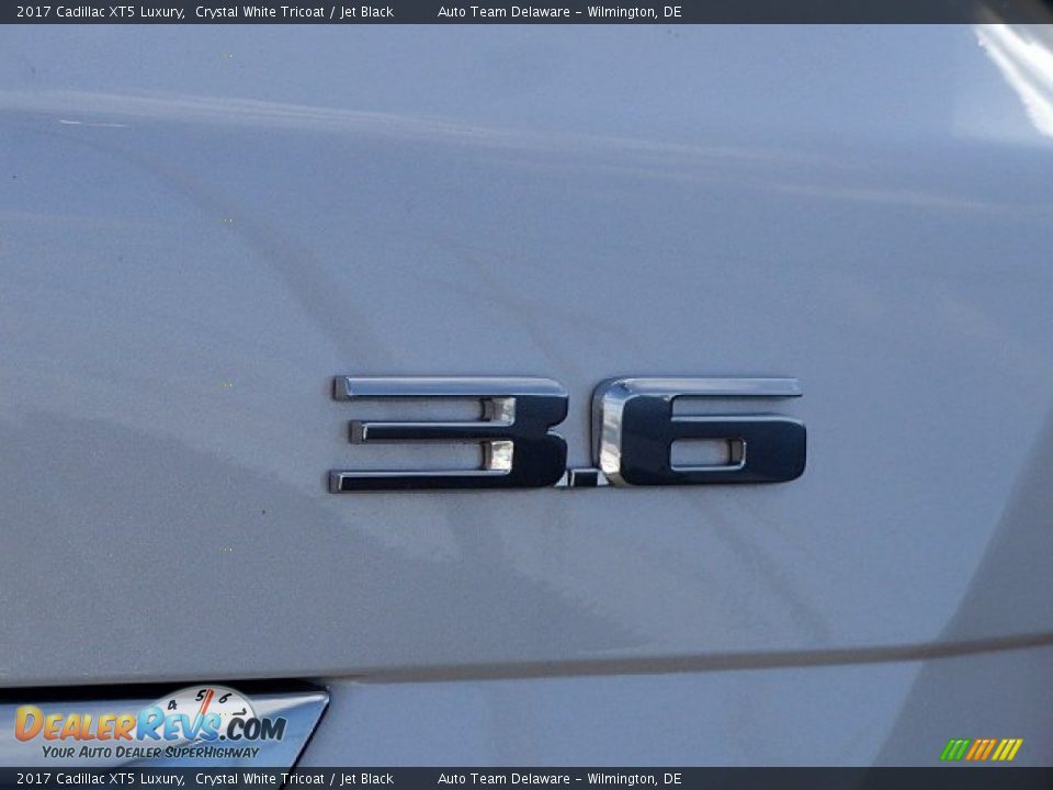 2017 Cadillac XT5 Luxury Crystal White Tricoat / Jet Black Photo #31