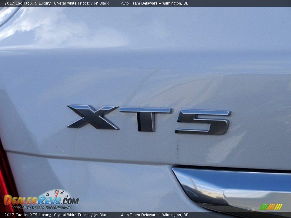 2017 Cadillac XT5 Luxury Crystal White Tricoat / Jet Black Photo #32