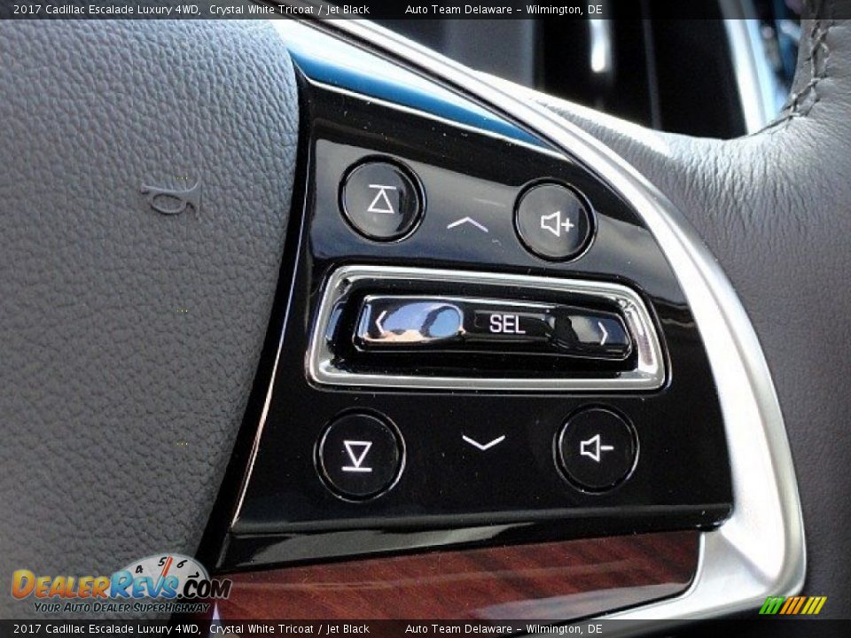 Controls of 2017 Cadillac Escalade Luxury 4WD Photo #23
