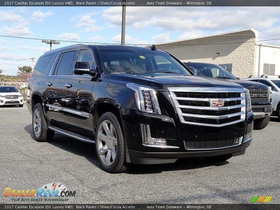 Front 3/4 View of 2017 Cadillac Escalade ESV Luxury 4WD Photo #1