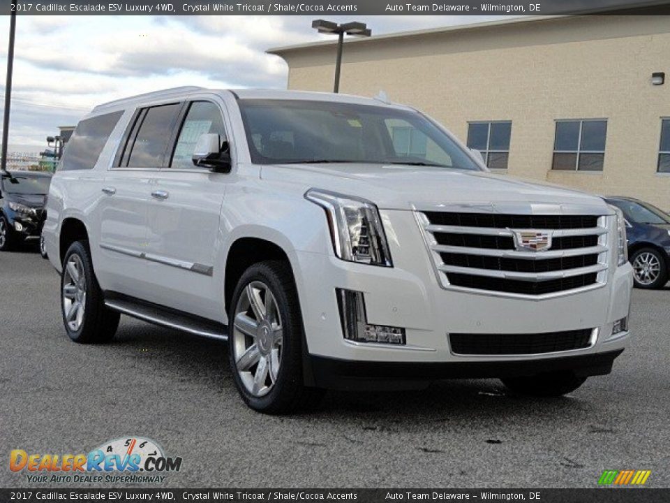 Front 3/4 View of 2017 Cadillac Escalade ESV Luxury 4WD Photo #1